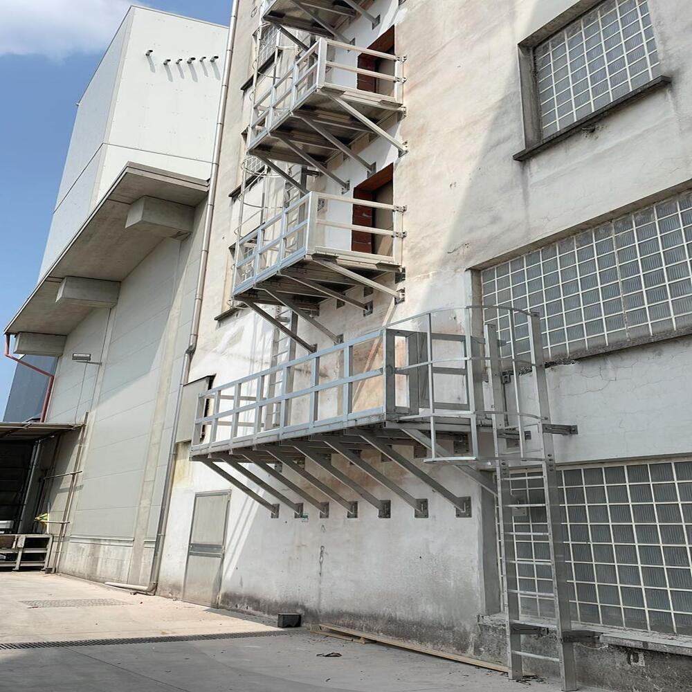 scala-a-gabbia-con-piani-di-ripo-1