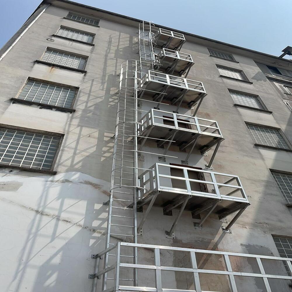scala-a-gabbia-con-piani-di-ripo-3