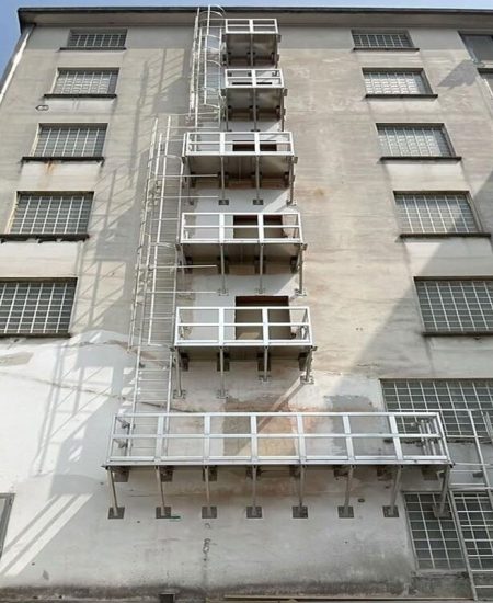 scala-a-gabbia-con-piani-di-riposo
